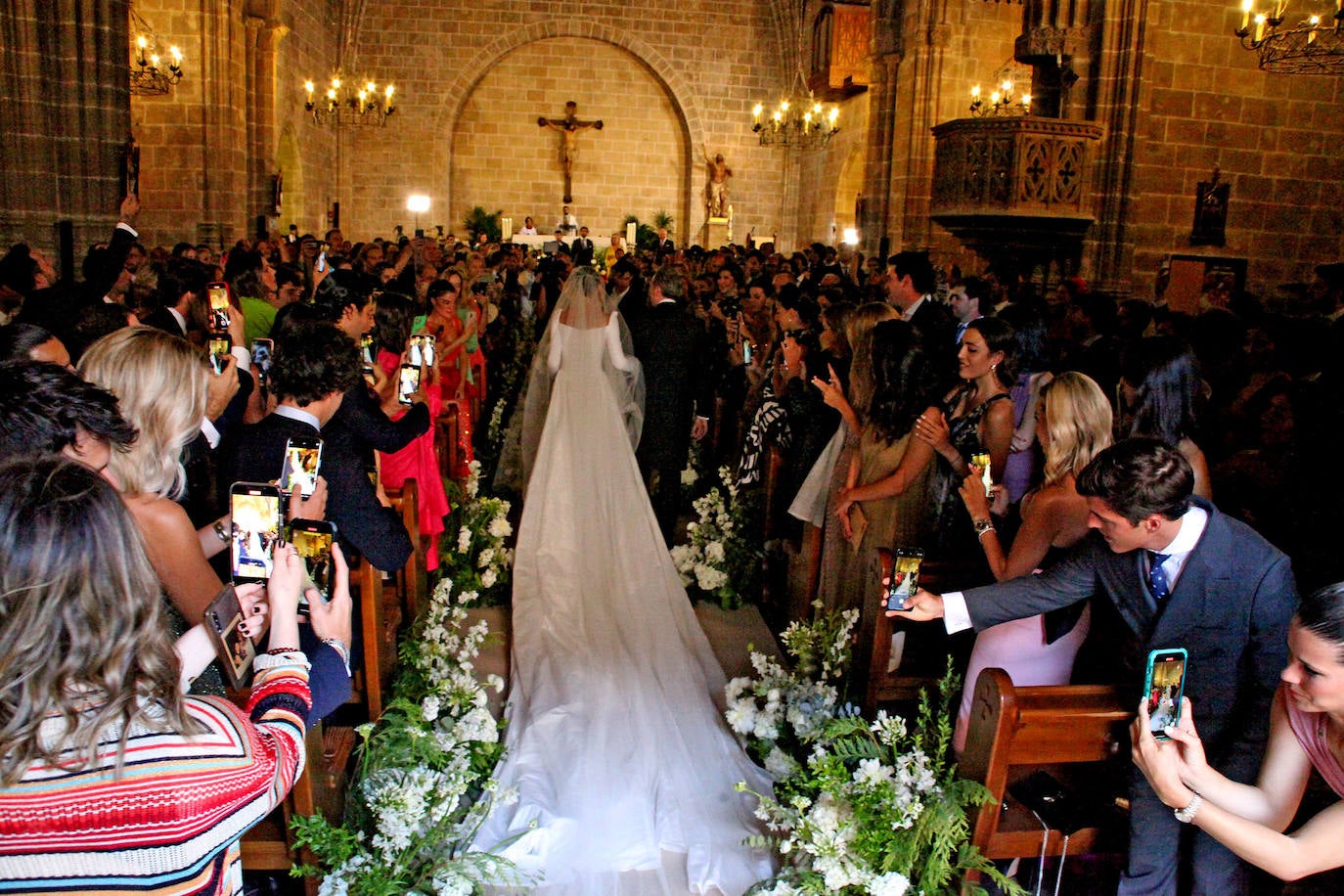 Fotos: Los looks más elegantes de las invitadas a la boda de Marta Lozano