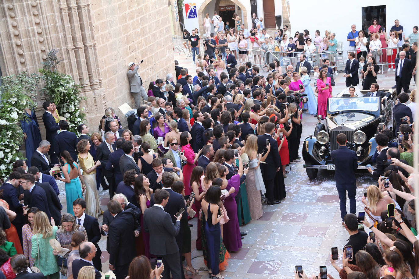 Fotos: Los looks más elegantes de las invitadas a la boda de Marta Lozano