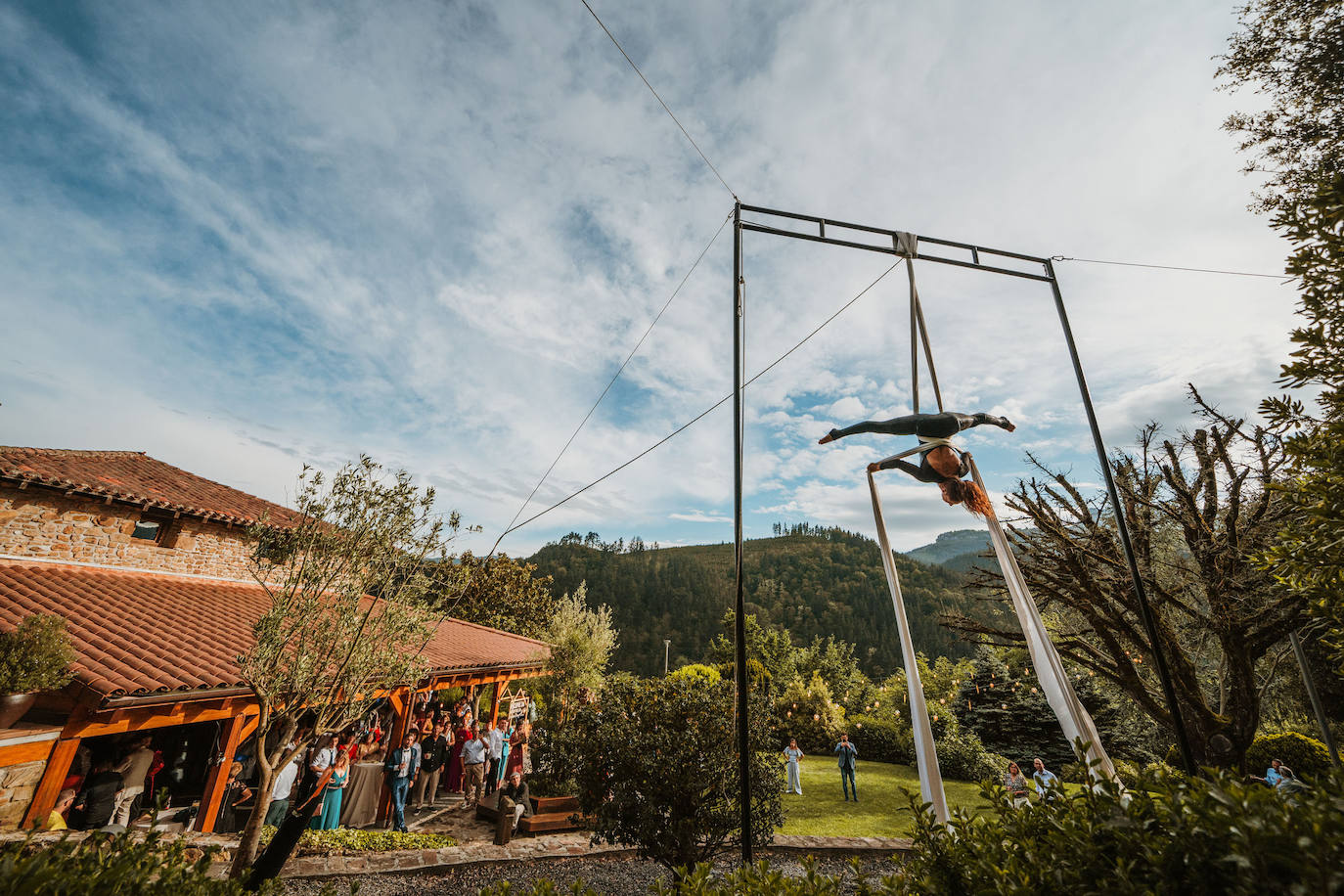 Fotos: La boda circense de Isma, de &#039;El Conquistador del Caribe&#039;, e Iraia en el Valle de Arratia
