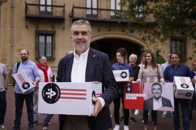 Fotos: Presentación de avales de los tres precandidatos a presidir el Athletic