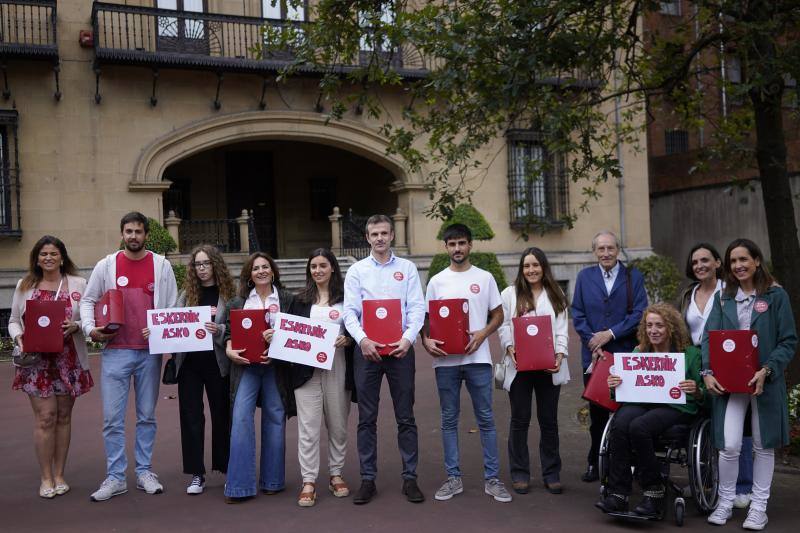 Fotos: Presentación de avales de los tres precandidatos a presidir el Athletic