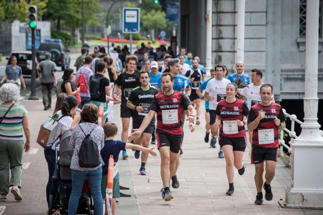 Fotos: Compañerismo y deporte por las calles de Bilbao