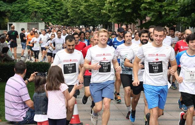 Fotos: Compañerismo y deporte por las calles de Bilbao