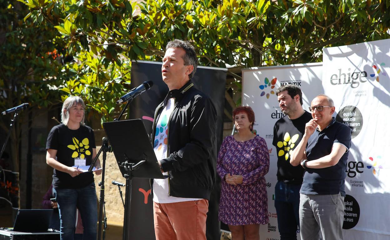 El consejero Jokin Bildarratz, durante el acto de inauguración de la fiesta de la Escuela Pública Vasca, en Labastida.