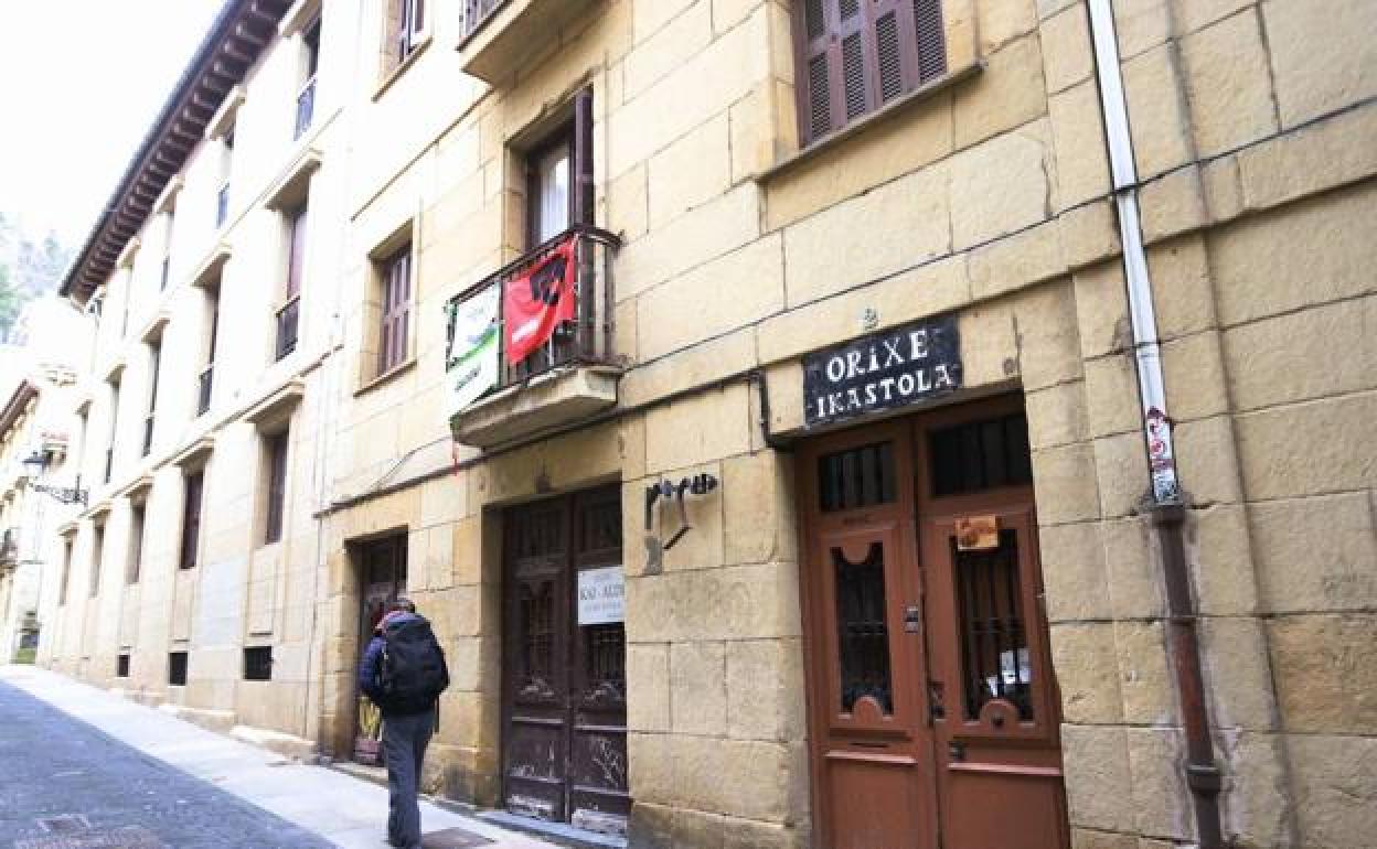 Inmueble de la calle Kanpandegi que albergaba el antiguo gaztetxe de la Parte Vieja donostiarra.