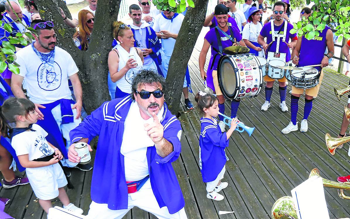 Si la música suena, hay que darlo todo bailando. 