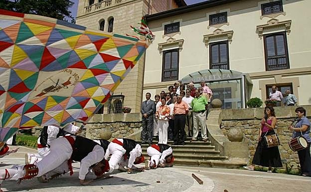 Ezpatadantza en Berriz.