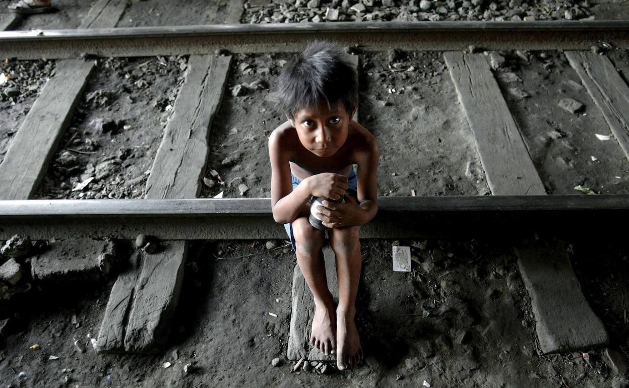 Los niños que pasan hambre pagan los platos rotos de la guerra de Ucrania, la pandemia y la sequía