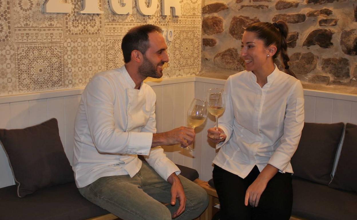 Íñigo Otaola y Ariana Casares.