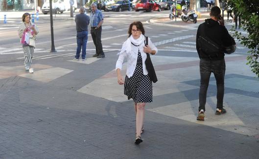 La concejal Livia López a su llegada al Palacio de Justicia de Vitoria. 