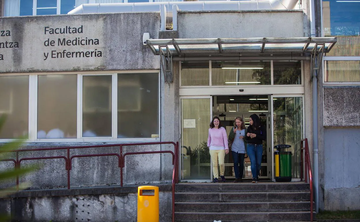 La UPV abordará el posible aumento de las plazas ofertadas en Medicina