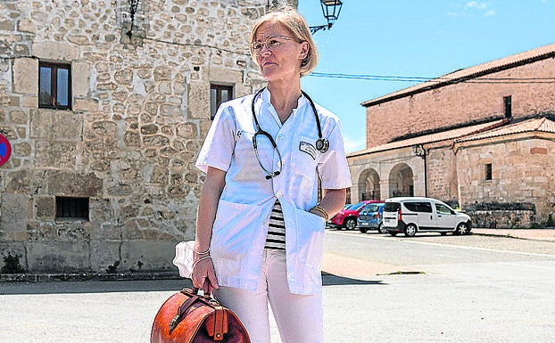 Carmen Rodríguez es médica en Villanueva de Valdegovía. 