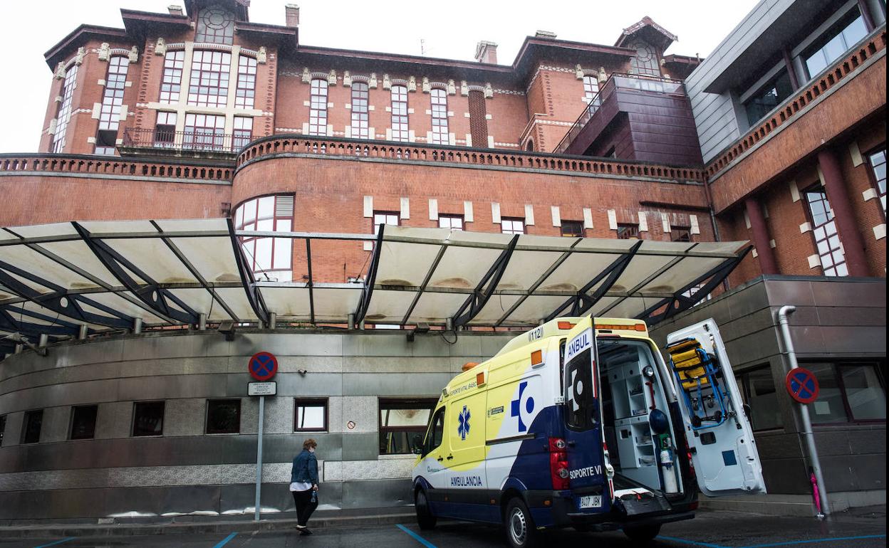 Herido grave al ser agredido con un cuchillo en la cabeza en plena calle en Basurto