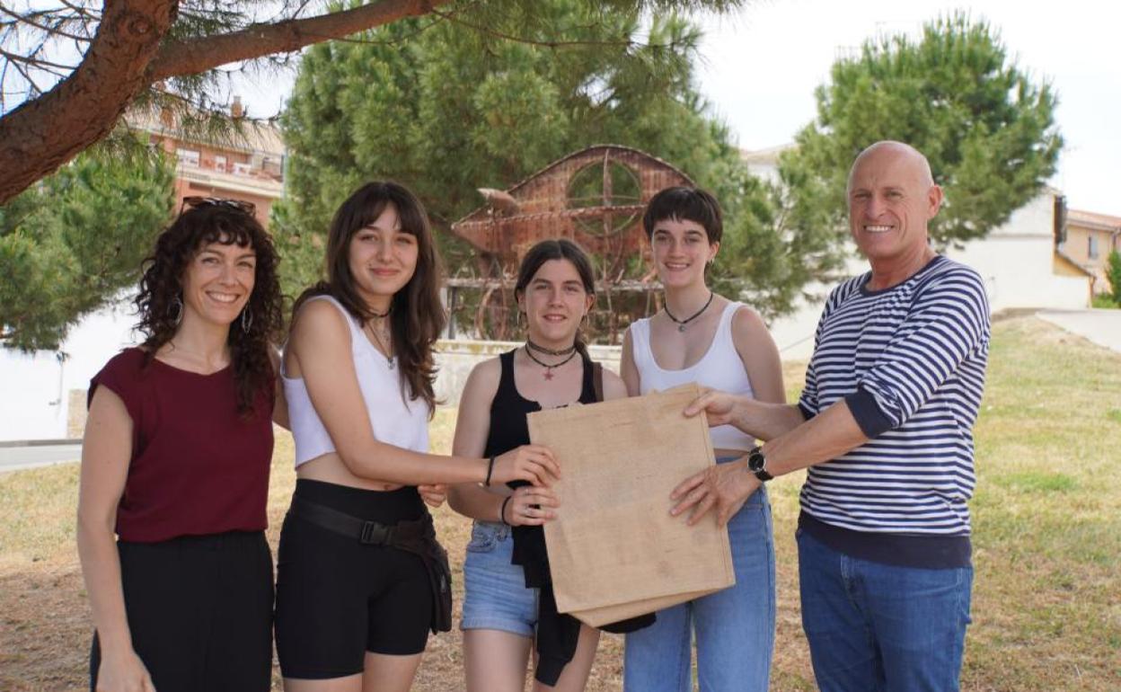 Obra honek Pablo Picassok Gernikako Bonbardaketaren inguruan egindako margolanaren sormen prozesua aztertzen du. 