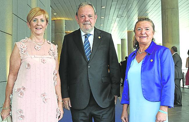 Arantxa Tapia, Pedro Azpiazu y Gotzone Sagardui. 