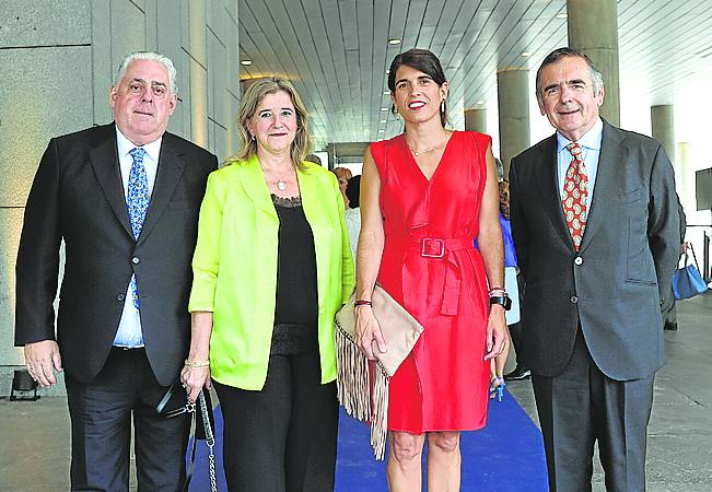 Javier Oleaga, Teresa Laespada, Naiara Tobalina y Agustín Garmendia. 