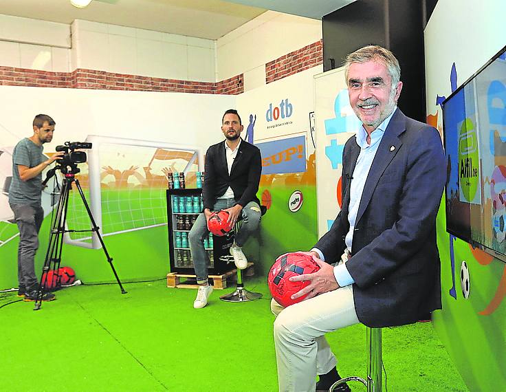 Con Kevin Doyle en el plató de la televisión. 