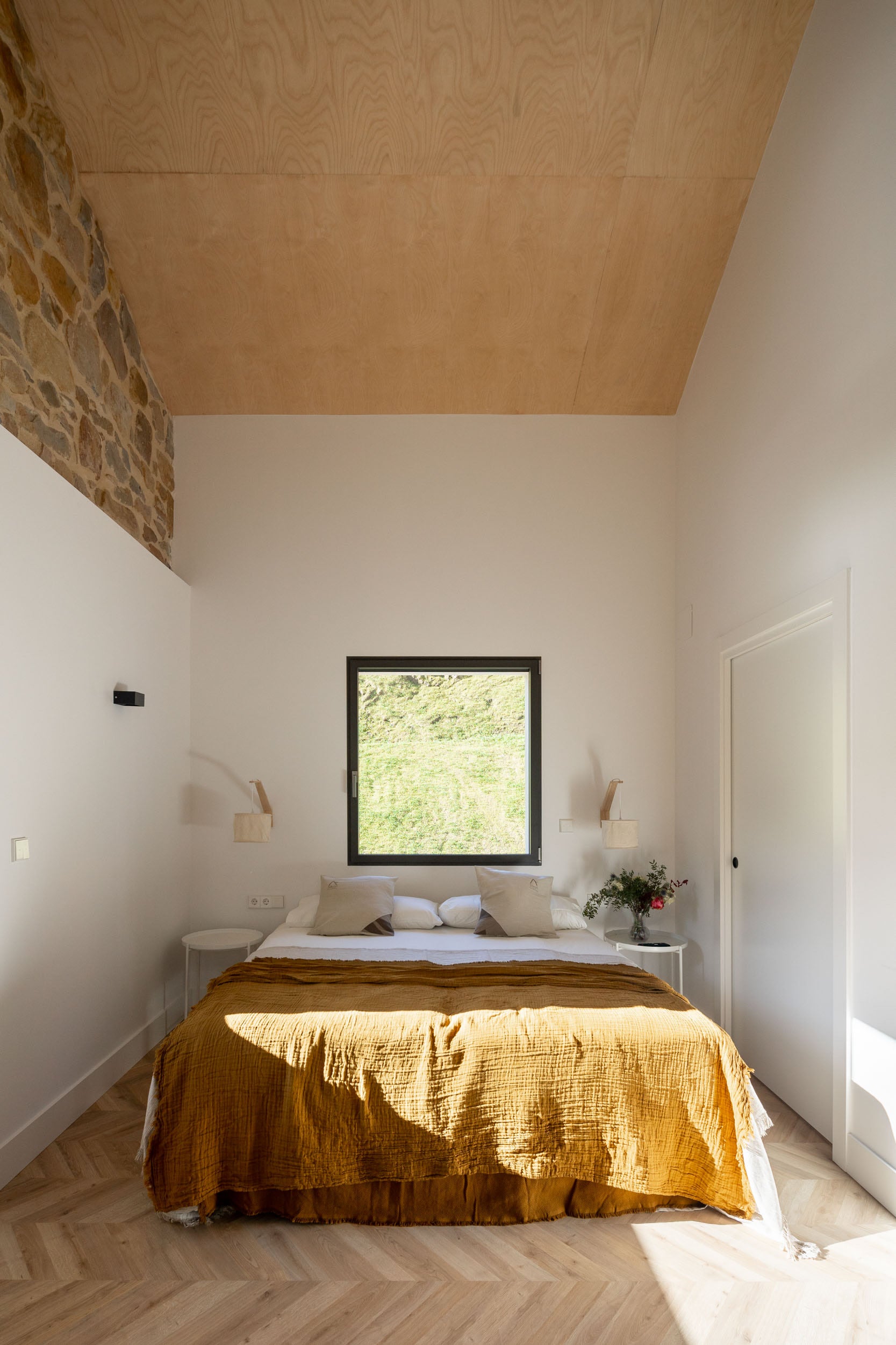 Fotos: Un edificio en ruinas de 1945 convertido en casa rural con encanto en Bakio