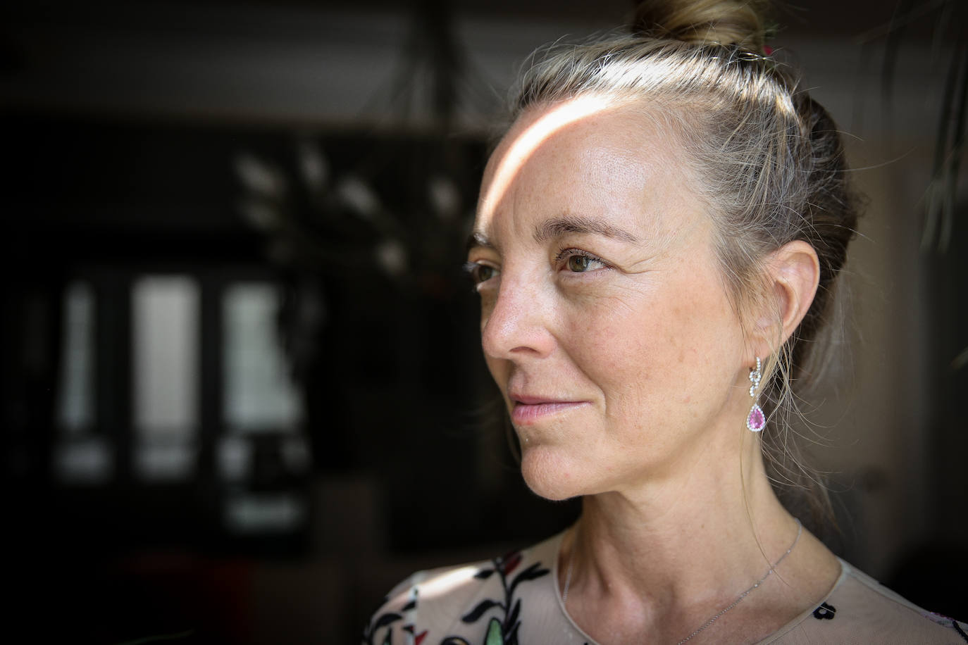 Fotos: La invitada que brilló en la lujosa boda de Nuria March con vestido y capa vizcaínas