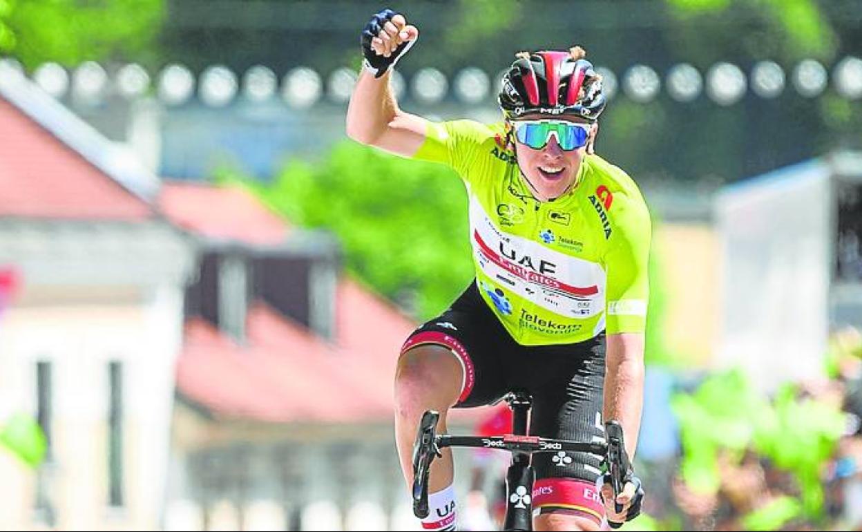 Pogacar entra ganador en la última etapa de Eslovenia.