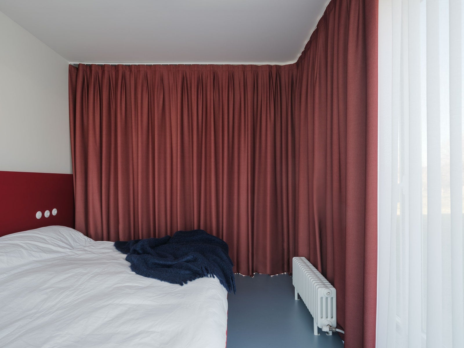 Fotos: La casa agrícola de una familia en Loiu convertida en dos viviendas para un matrimonio y su hija