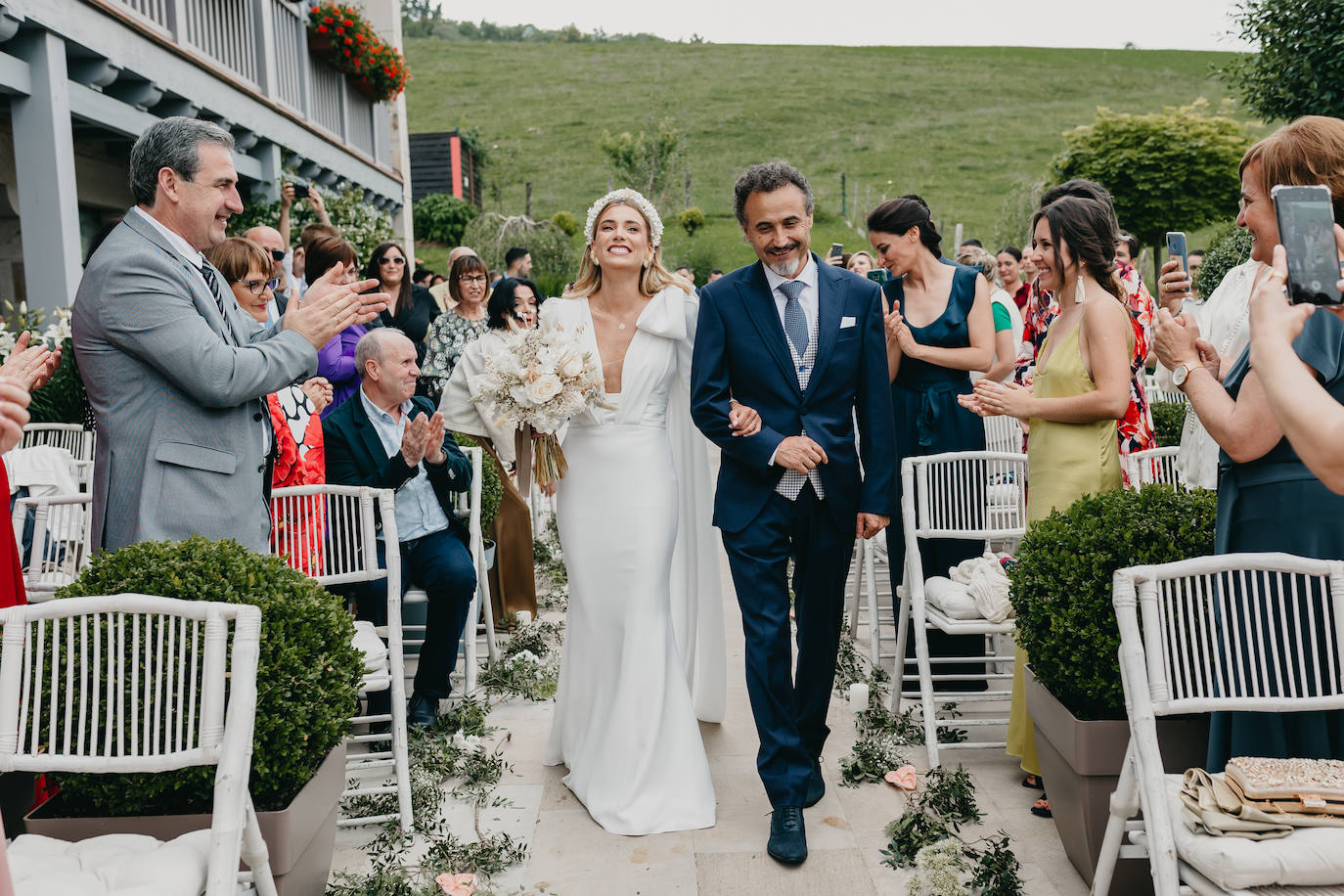 Fotos: Sí, es posible transformar un &#039;look bridal&#039; solo con los accesorios: la novia vizcaína que lo consiguió