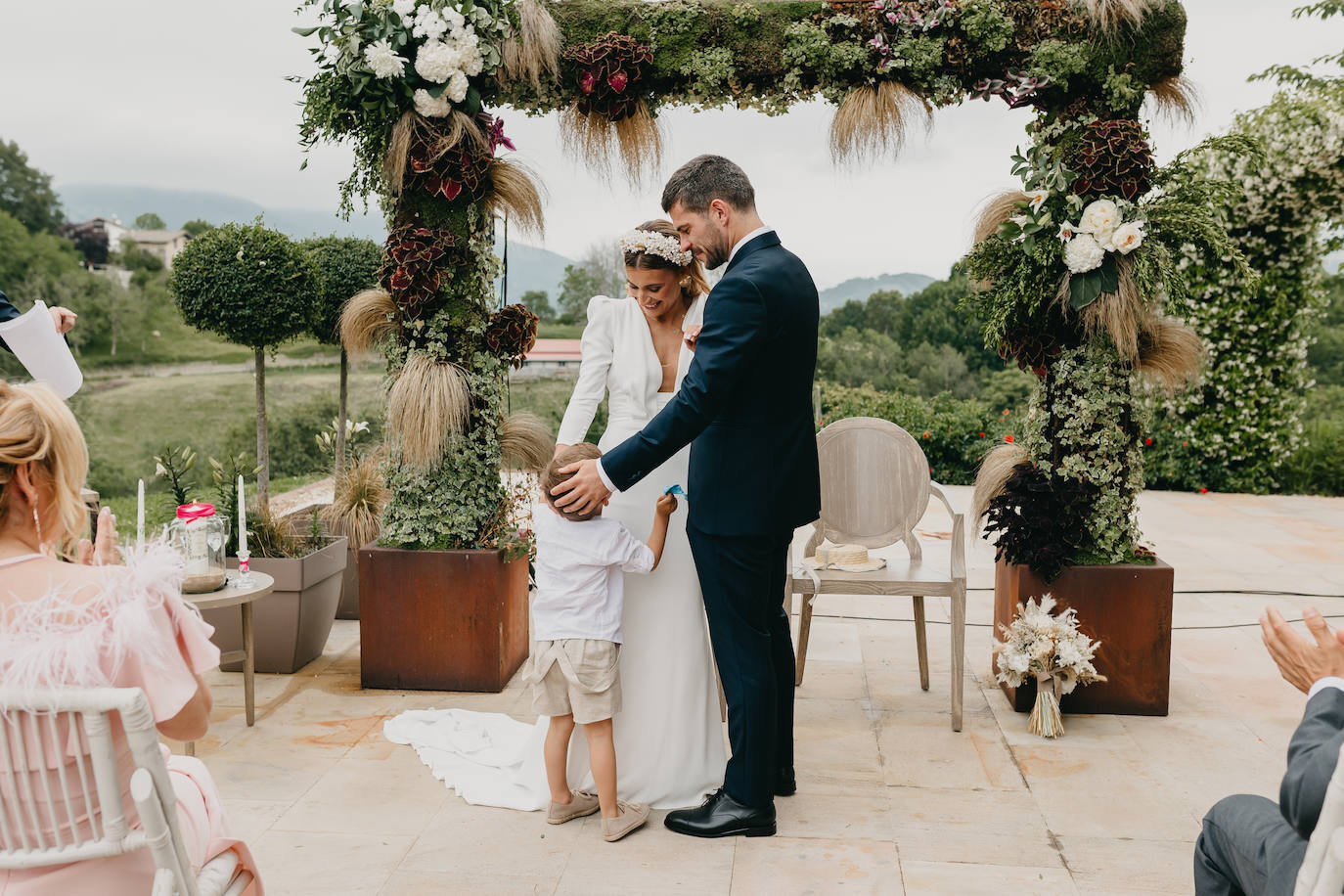 Fotos: Sí, es posible transformar un &#039;look bridal&#039; solo con los accesorios: la novia vizcaína que lo consiguió