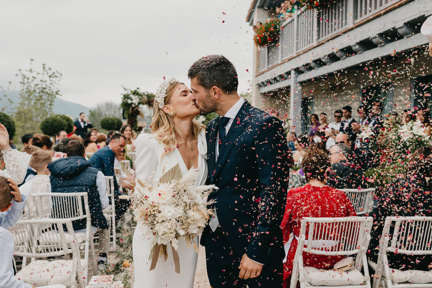 Fotos: Sí, es posible transformar un &#039;look bridal&#039; solo con los accesorios: la novia vizcaína que lo consiguió