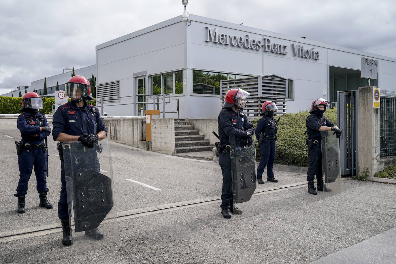 Fotos: La huelga en Mercedes arranca sin incidentes y con «gran respaldo de la plantilla», dicen los sindicatos