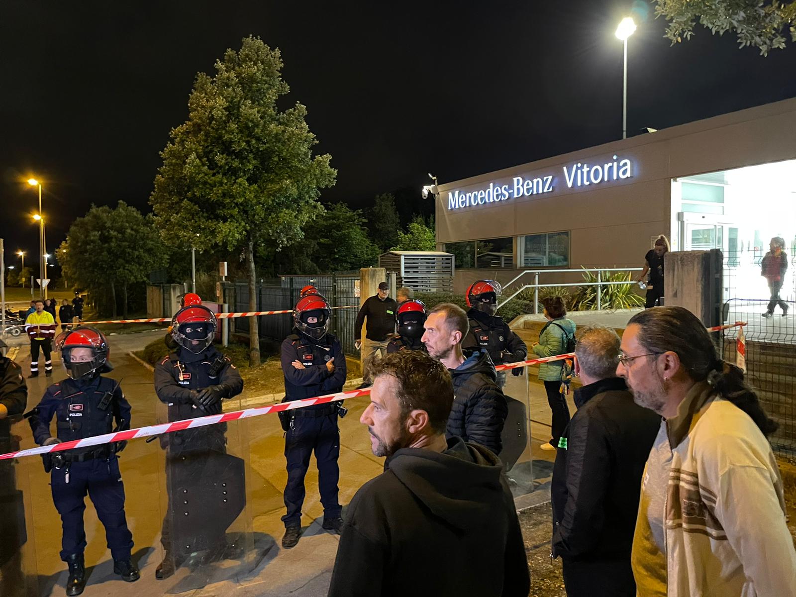 Fotos: La huelga en Mercedes arranca sin incidentes y con «gran respaldo de la plantilla», dicen los sindicatos