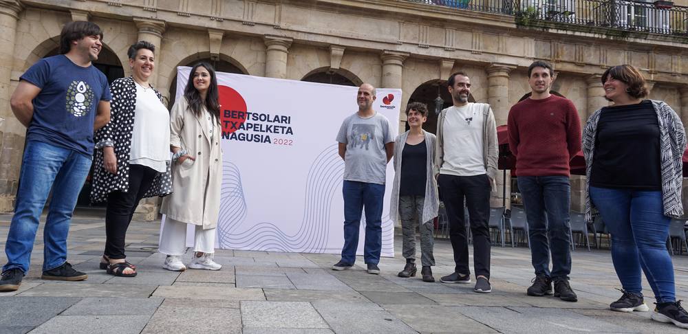 Ostegun honetan aurkeztu da lehiaketa Euskaltzaindiak Bilboko Plaza Berrian duen egoitzan.