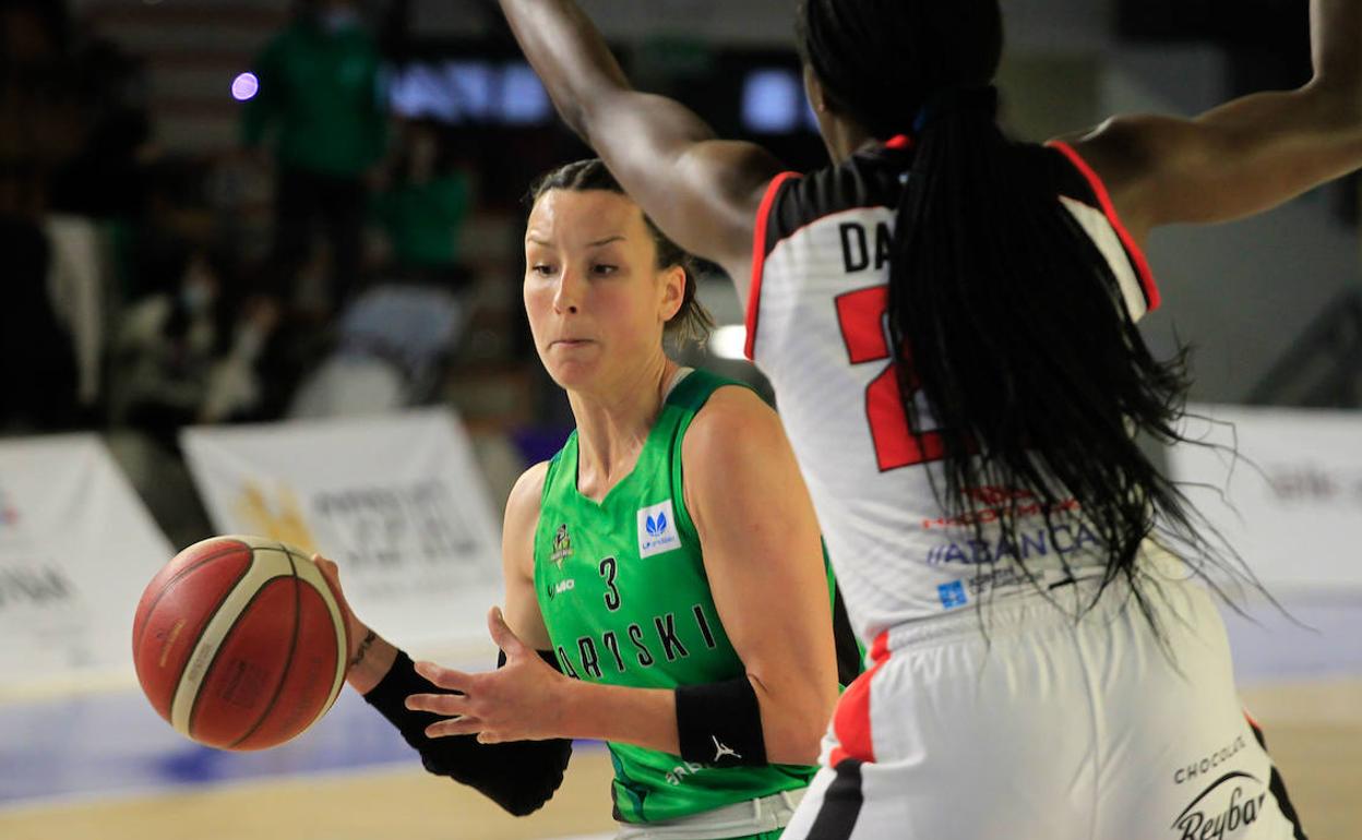 Gracia Alonso de Armiño, en un partido de esta temporada con el Araski. 