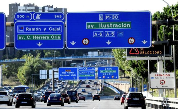 La DGT aclara cómo y cuándo un coche puede circular como uno de emergencias