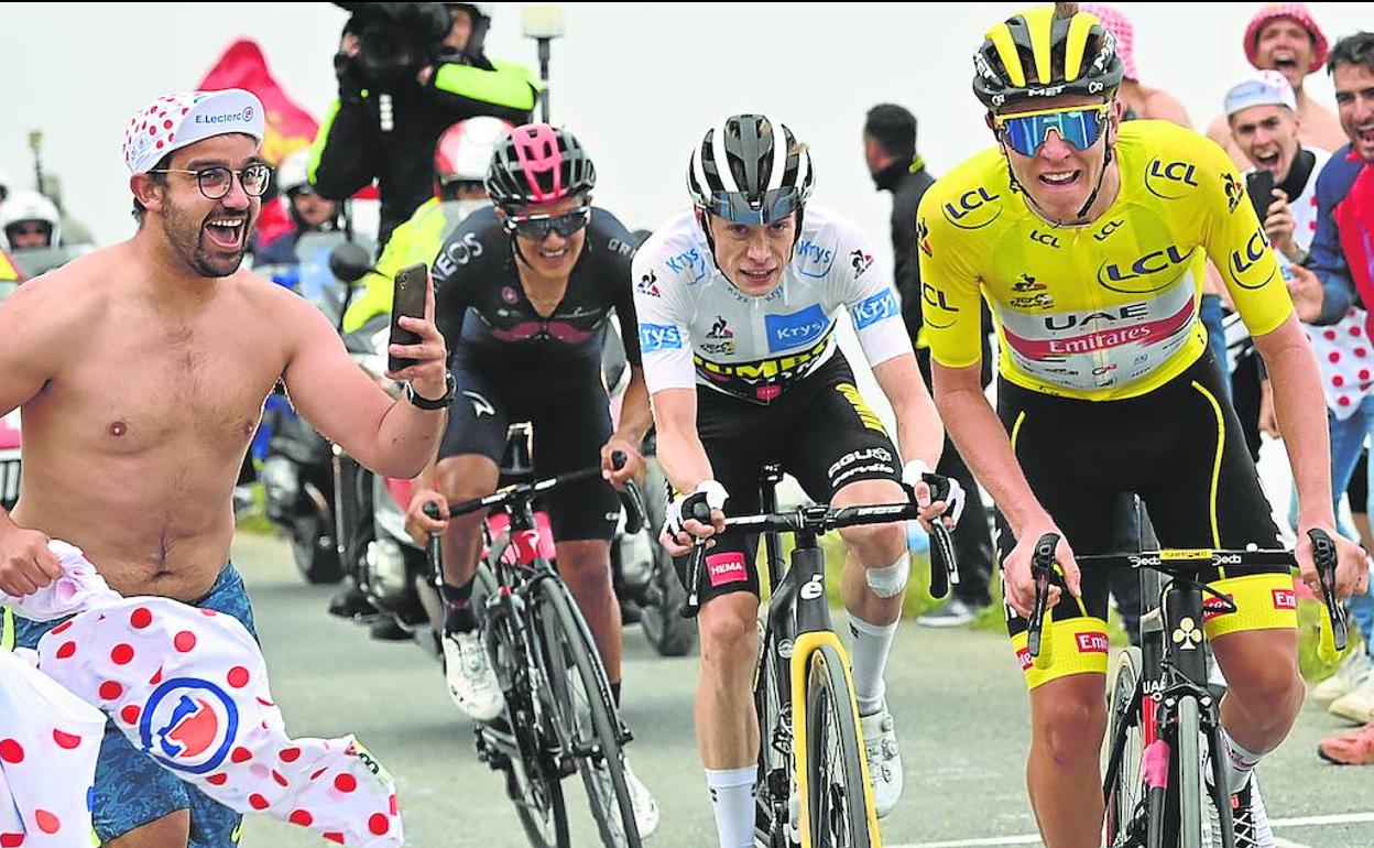 El esloveno Tadej Pagacar, con el maillot amarillo de líder en la última edición del Tour de Francia. 