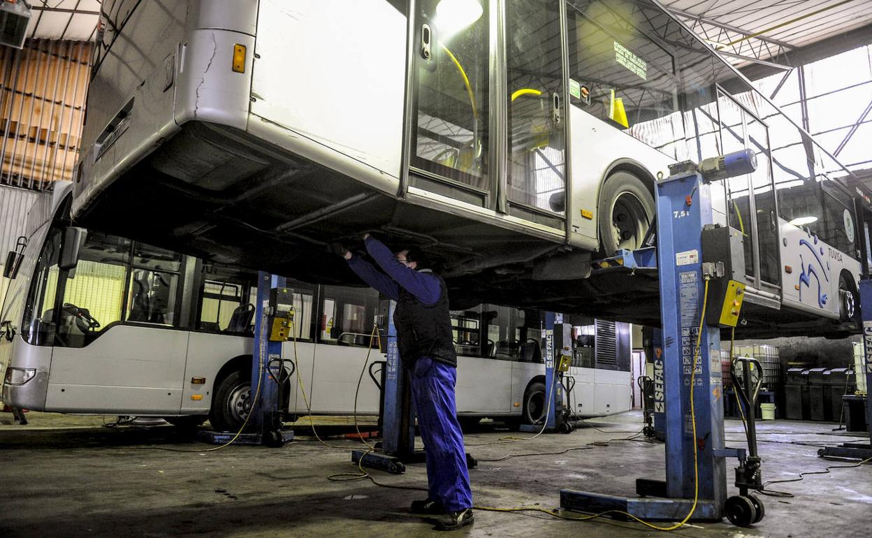 Las reparaciones de los vehículos también han elevado los gastos de Tuvisa.