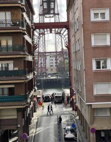 Imagen secundaria 2 - Rodaje de la serie de Netflix 'El silencio' en el Puente Colgante.