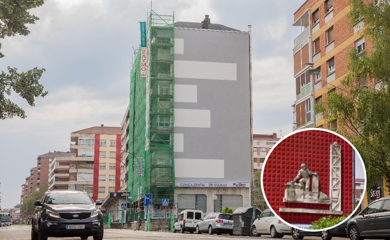 Estado actual de la fachada de la avenida de Santiago que ha motivado la denuncia del COAVN. A la derecha, detalle de la escultura de Lucarini perdida. 