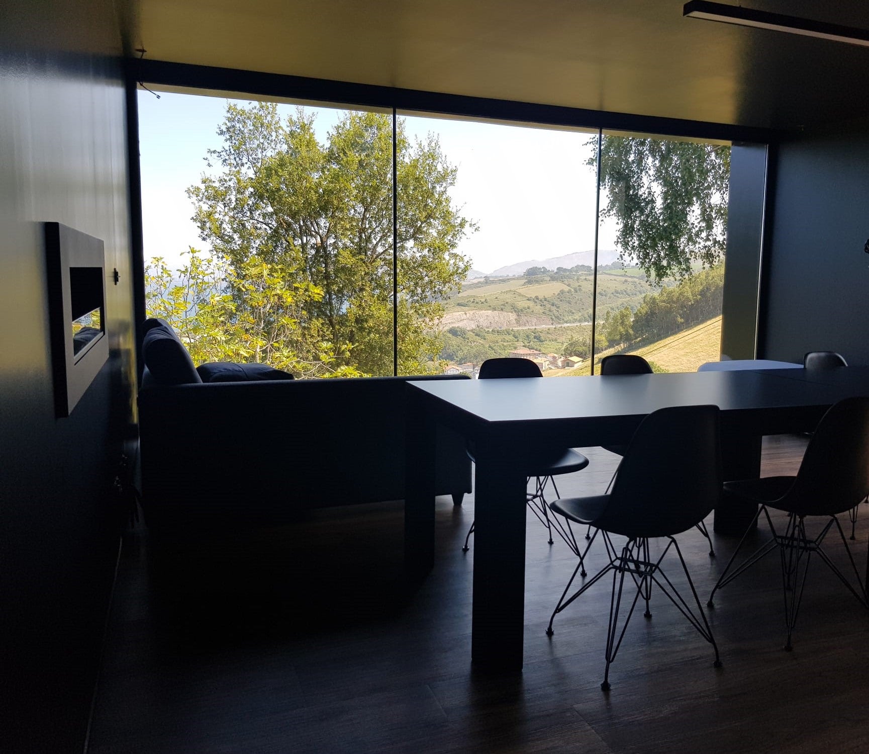 Fotos: &#039;Txokontenedor&#039;, el curioso txoko de un bilbaíno construido con contenedores de transporte marítimo