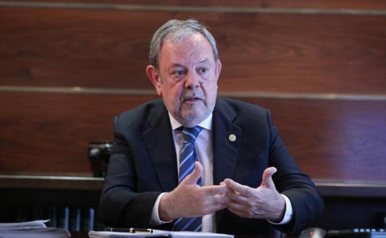 Pedro Azpiazu durante una entrevista. 