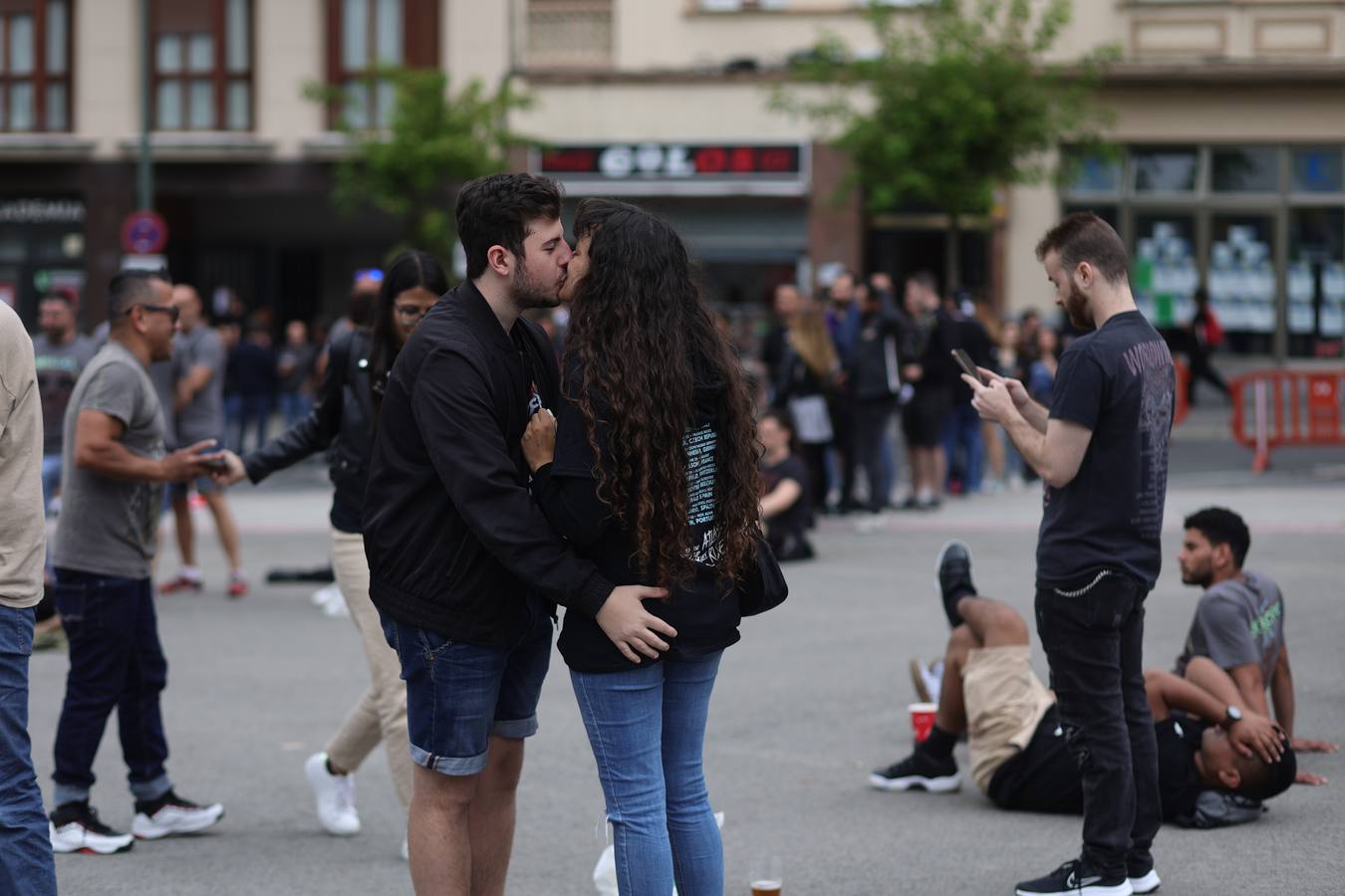 Fotos: Gran ambiente en San Mamés para el concierto de Metallica con petición de matrimonio incluida