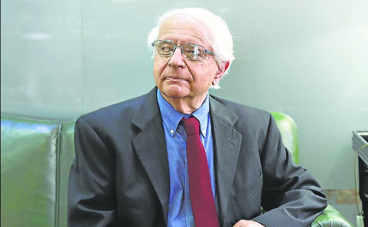 Mark Granovetter, durante su visita a Bilbao para recoger el premio. 