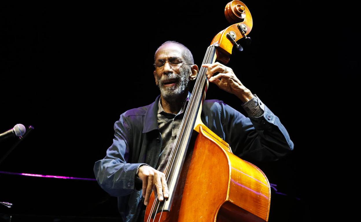 Ronald Levin Carter, nacido en Michigan hace 85 años.