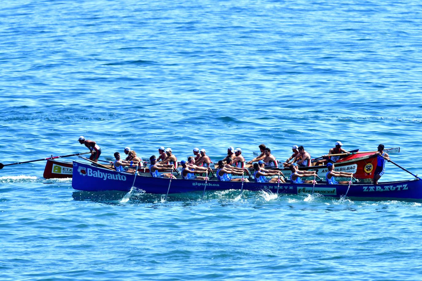 La tripulación de Zarautz, en una competición anterior. 