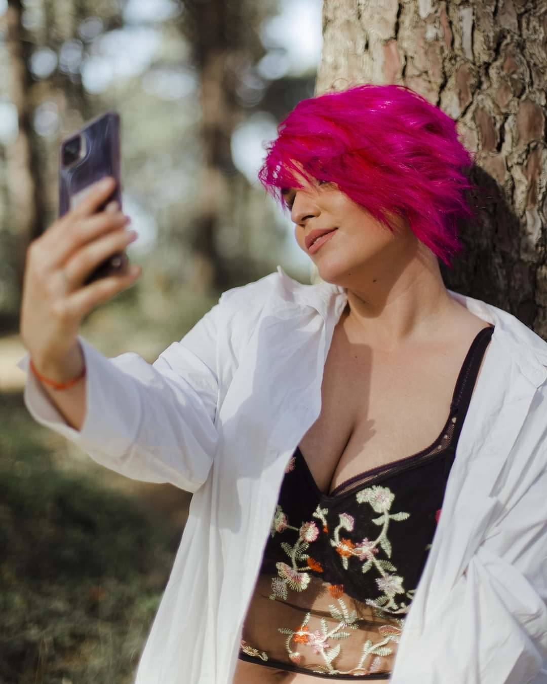 Fotos: Nekane, la modelo &#039;curvy&#039; bilbaína con el pelo rosa que pasó de odiar su cuerpo a triunfar en la moda
