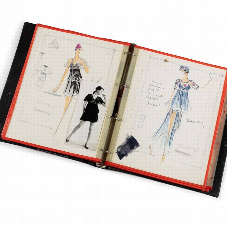 Cuaderno de croquis realizado por el modisto Karl Lagerfeld.