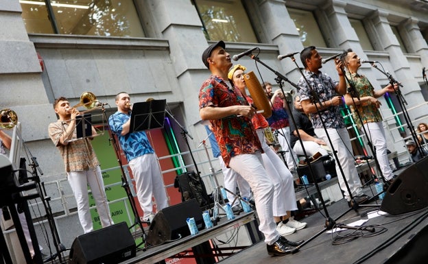 Goxua'n Salsa sirve el aperitivo al Bilbao BBK Live en la Gran Vía