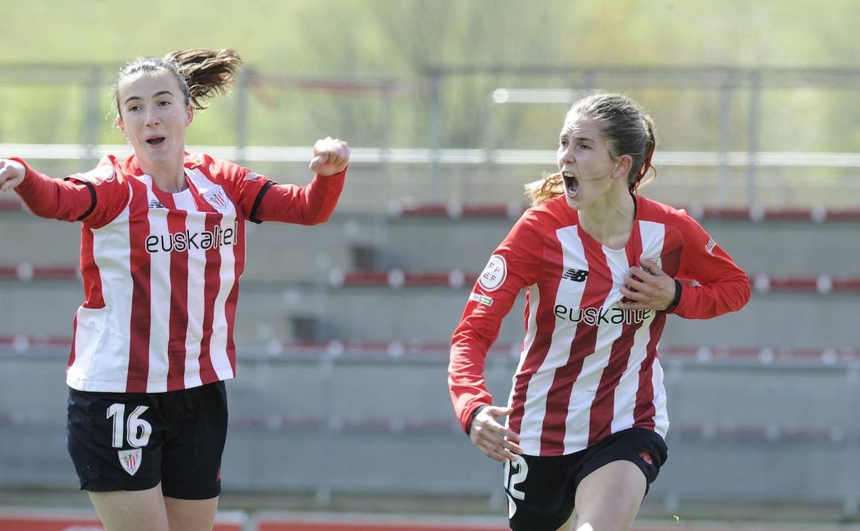 Azkona y Oguiza celebrando uno de los goles logrados la pasada temporada. 