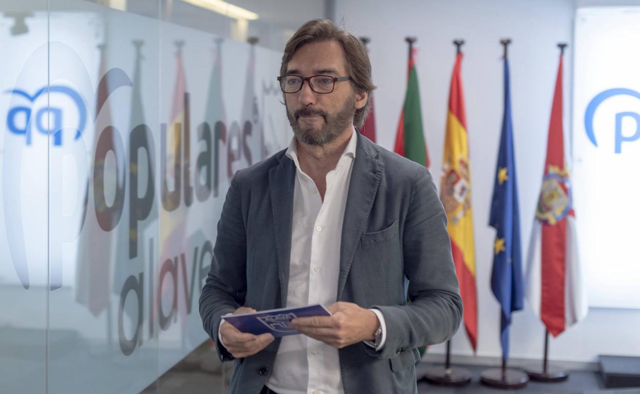 Iñaki Oyarzabal, tras la rueda de prensa ofrecida este viernes en Vitoria. 