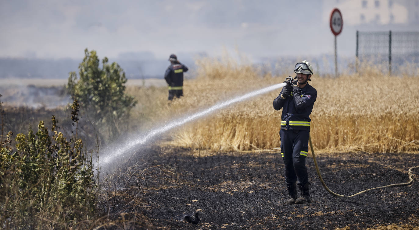 Fotos: El incendio entre Argandoña y Villafranca, en imágenes