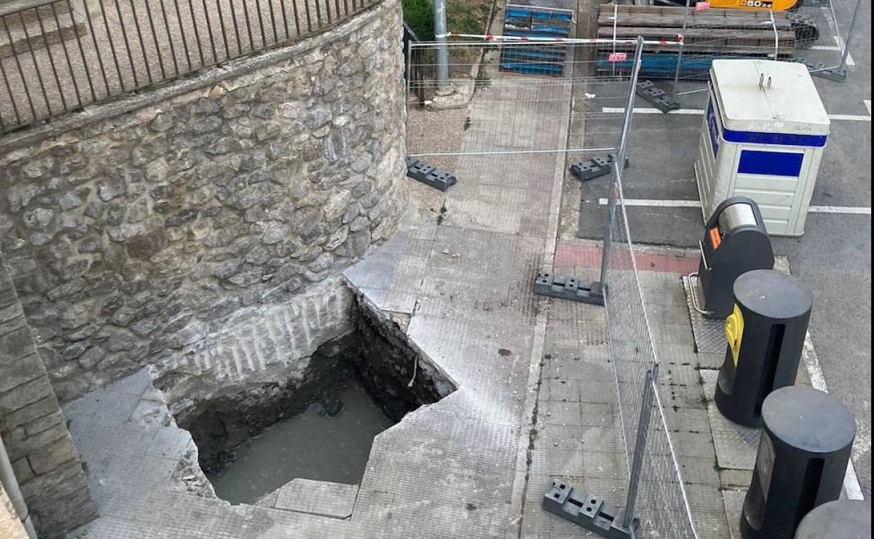 Las obras han comenzado ya con la construcción del foso. 